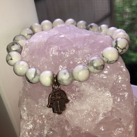 • Calm Down • Howlite bracelet w/ hand mandala - Picture 3 of 7